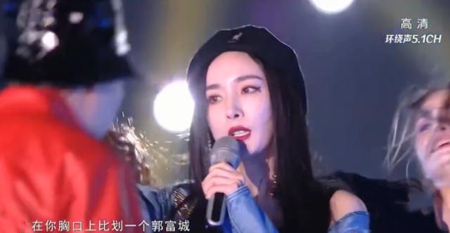 跨年晚会直播镜头下的女明星：杨幂撞脸李小璐，热巴造型输给杨紫