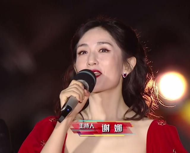 芒果台跨年比美：吴昕不如沈梦辰抢眼，杨幂少女，杨紫成全场最美