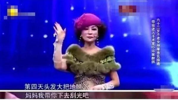 娱乐圈最爱美女星，坚持30年不吃晚饭，57岁患癌做手术仍不忘化妆