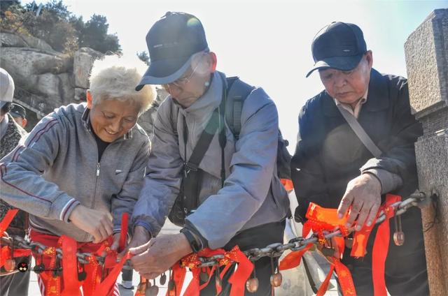 祈福、逛庙会，过一个红红火火的中国年