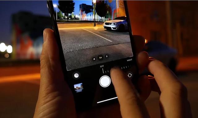 iPhone 11系列夜拍这么玩，影像机皇华为Mate 30 Pro也未必打得过
