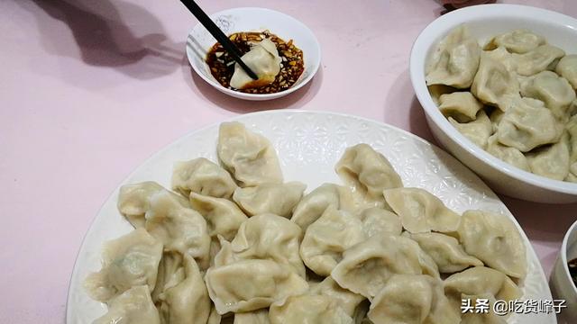 冻饺子如何煮，用冷水还是沸水？教你正确方法，饺子不破皮不露馅