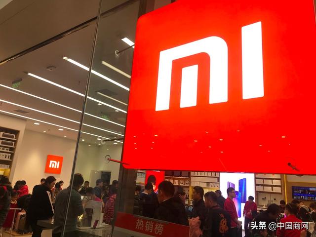 手机销售陷入低迷 新品扎堆线上发布