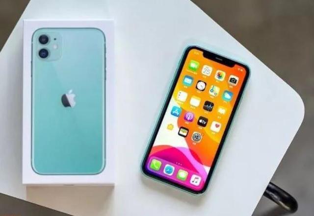 iPhoneX推出时，苹果说领先安卓一年半，如今2年多了安卓还没追上