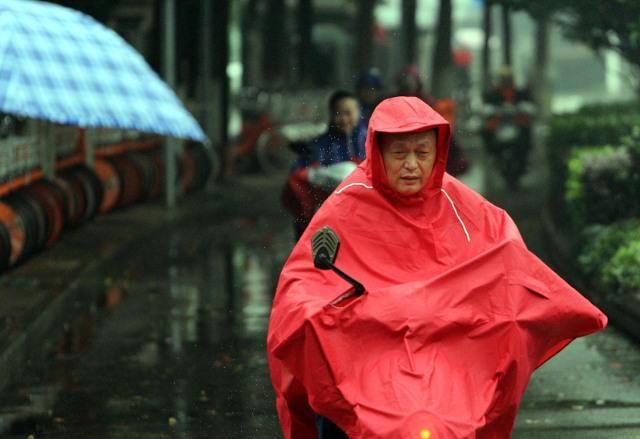 明天雨水节气，农谚：早晨落雨晚担柴，下午落雨打草鞋，啥意思