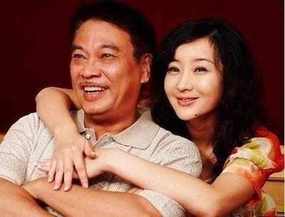 67岁吴孟达3婚5子，每月花销百万，曾被砸500万，要他搞定周润发