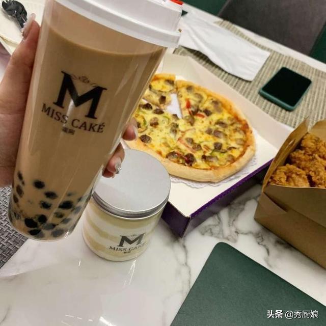 想喝奶茶不用买，教你在家做，1袋牛奶能做三大杯，比买的还好喝