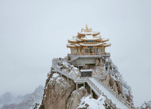 全球黄金最多的山顶！下雪后就成了“云顶天宫”，是老子得道之地