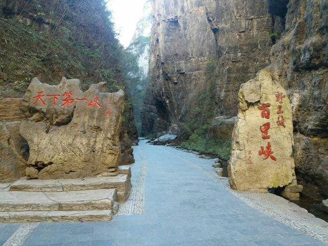 “天下第一峡”百里峡，天然的大氧吧。游客：令人神清气爽