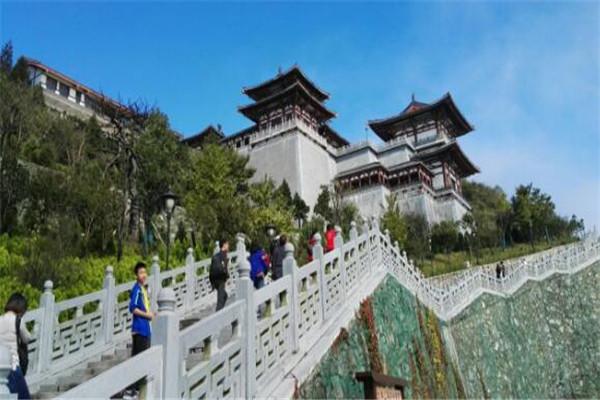 随州八大著名旅游景点，西游记漂流有着“华中第一漂”的美誉，女儿国温泉是休闲放松的佳选