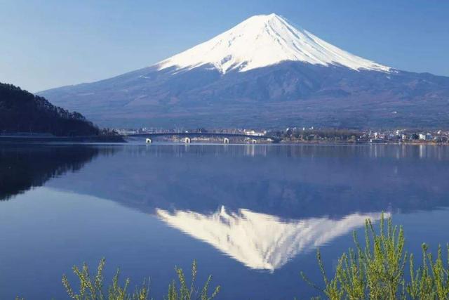 日本最陡峭的一座桥，大量游客来此参观，最后都失望而归