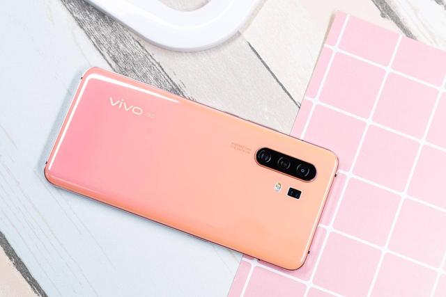 vivo X30 Pro上手：颜值与实力俱佳，拒绝偏科的“优等生”