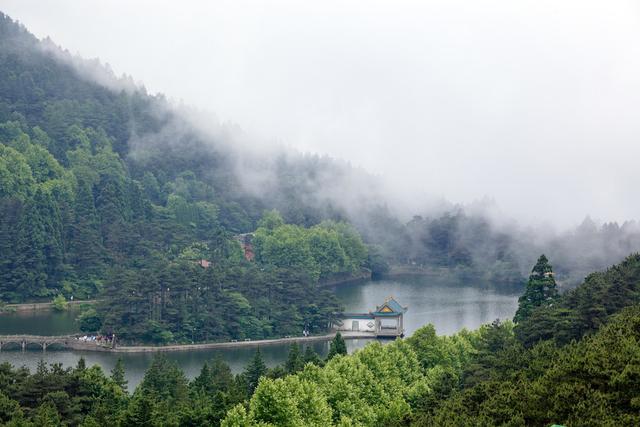 中国10大名山，爬过4个以上算你牛，都爬过的，真是登山达人