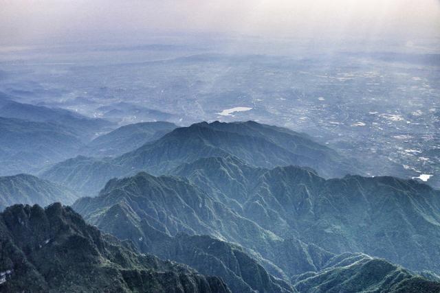 中国10大名山，爬过4个以上算你牛，都爬过的，真是登山达人