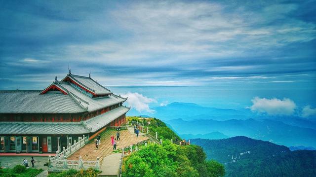 中国10大名山，爬过4个以上算你牛，都爬过的，真是登山达人