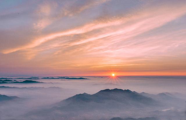 中国10大名山，爬过4个以上算你牛，都爬过的，真是登山达人