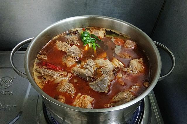 土豆烩牛肉，学会这几招，牛肉软烂不塞牙，土豆香糯，解馋下饭