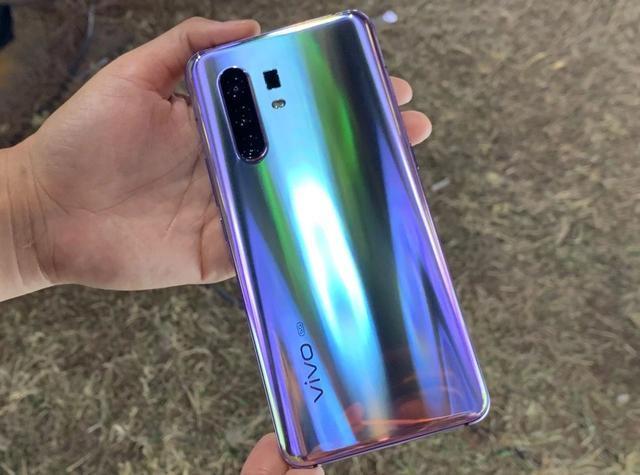 oppo诚意出手，5G良心价+6400万四摄+120Hz+4200mAh，比vivo少800