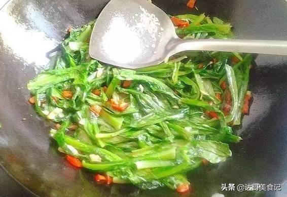 油麦菜，这8种做法，那款不是美味佳肴？大家都小瞧它了！