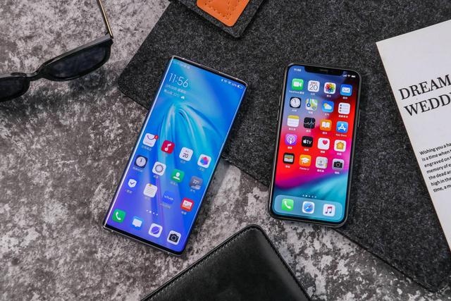 iPhone 11 Pro的刘海屏 VS NEX 3S的瀑布屏，全面屏时代的对决