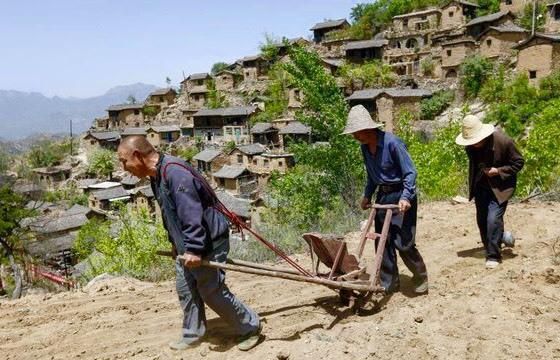 被神化的中国历史文化名村大汖村，人烟稀少，房屋十室九破