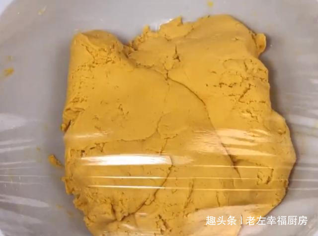 金黄诱人的南瓜糯米饼做法，注意这几个细节一次成功，香甜软糯