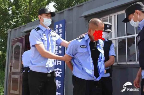 “警察”穿衣不系扣？！缉毒民警一查，竟是“在逃犯”