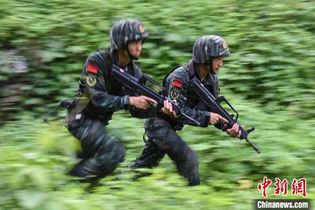 福建武警“魔鬼周”开启 特战官兵鏖战高温酷暑