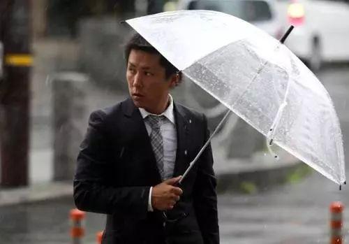 为什么日本人喜欢带长雨伞，却很少有人带折叠伞？