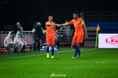 山东鲁能2-0战胜深圳佳兆业