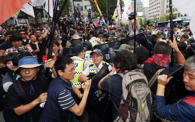 新冠病毒卷土重来之际，韩国却起了内讧，13万名医生罢工3天