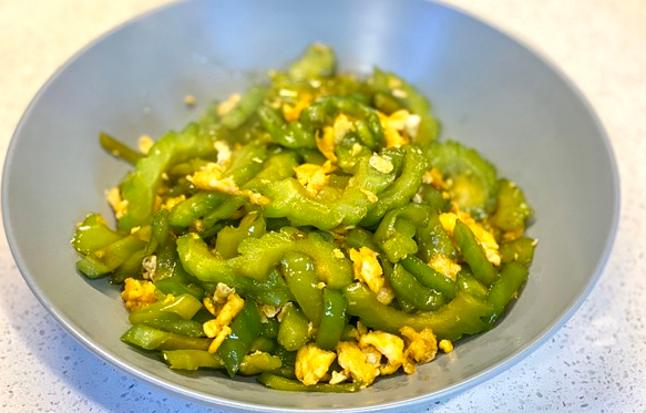 家常美食分享，鸡蛋和它一起炒，口感美味，好下饭