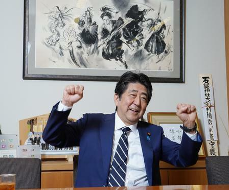 安倍接受日本媒体采访（日刊体育）