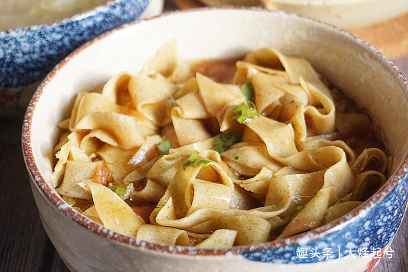 天津人最爱吃的传统早点，大饼卷圈，嘎巴菜，比煎饼果子还好吃