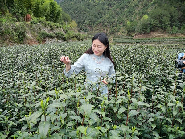 唐翔在拍摄短视频。受访者 供图