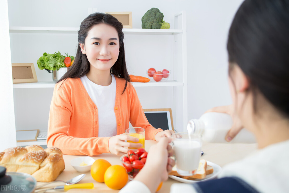 肠胃病越来越常见，多半与4个用餐习惯有联系，有的人尽量改改