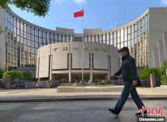 全年人民币贷款增加19.63万亿元，外币贷