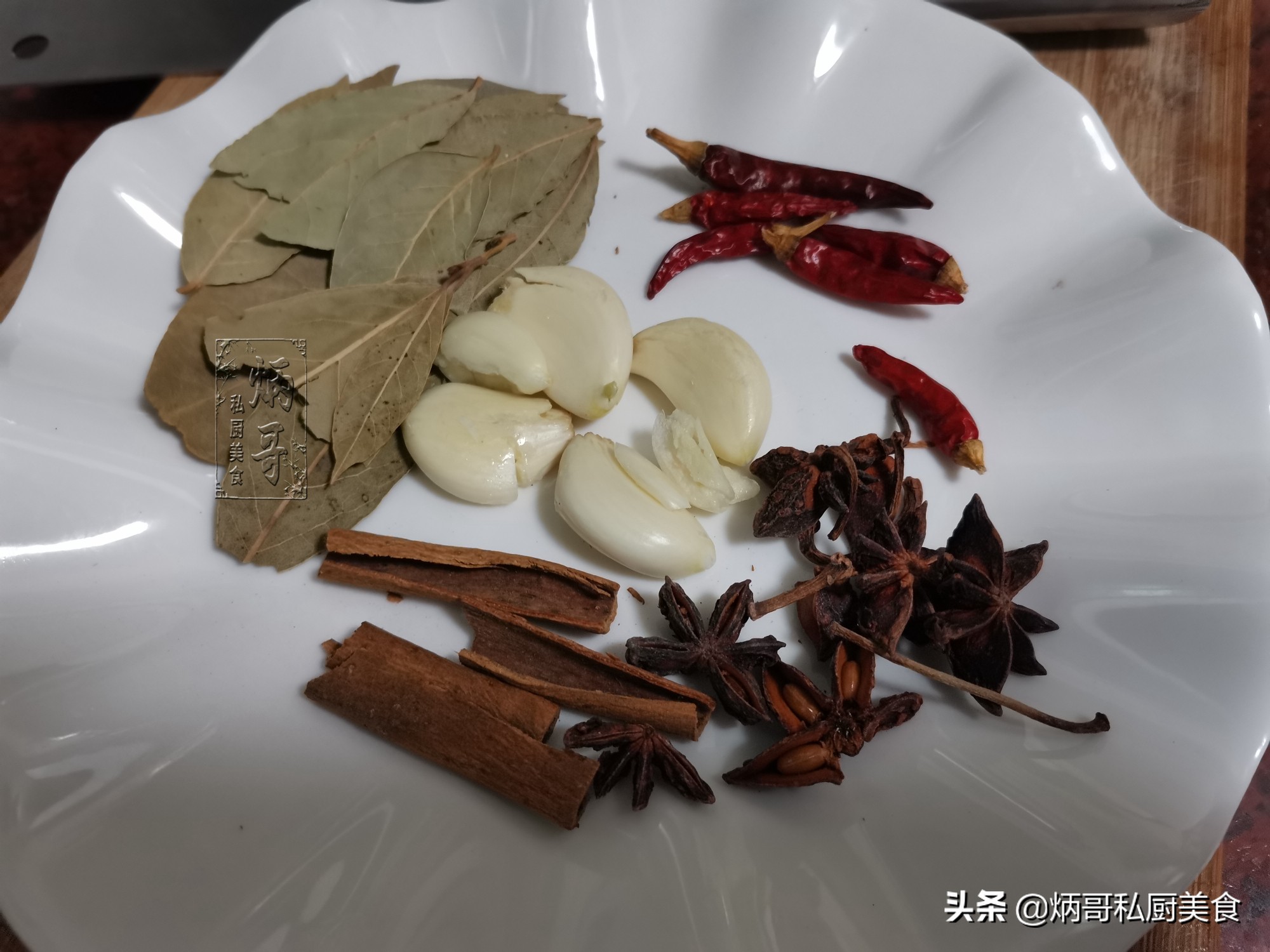 花生别再油炸了，酒店大厨这样炒，咸香入味，媳妇一天不吃必馋它