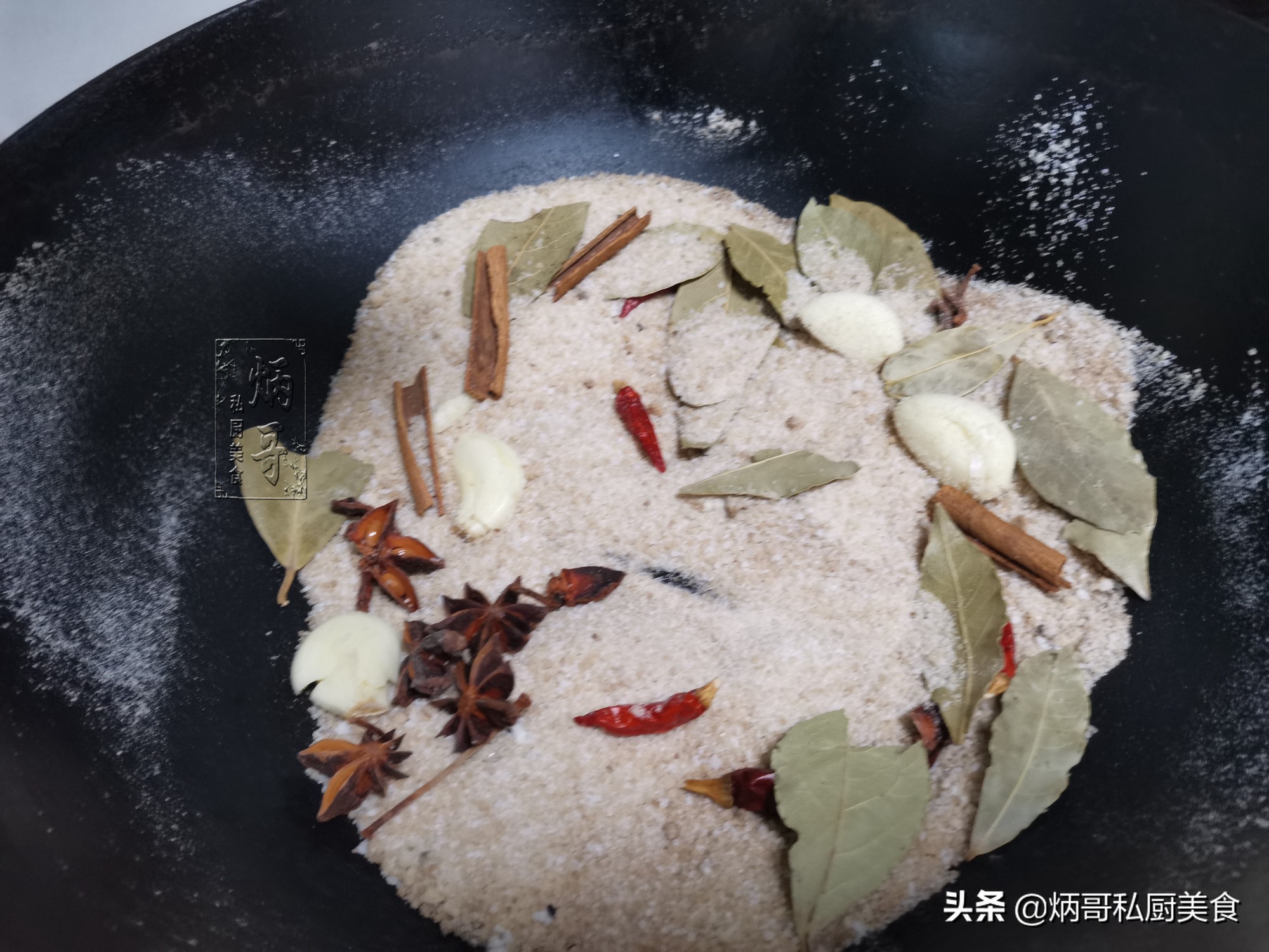 花生别再油炸了，酒店大厨这样炒，咸香入味，媳妇一天不吃必馋它