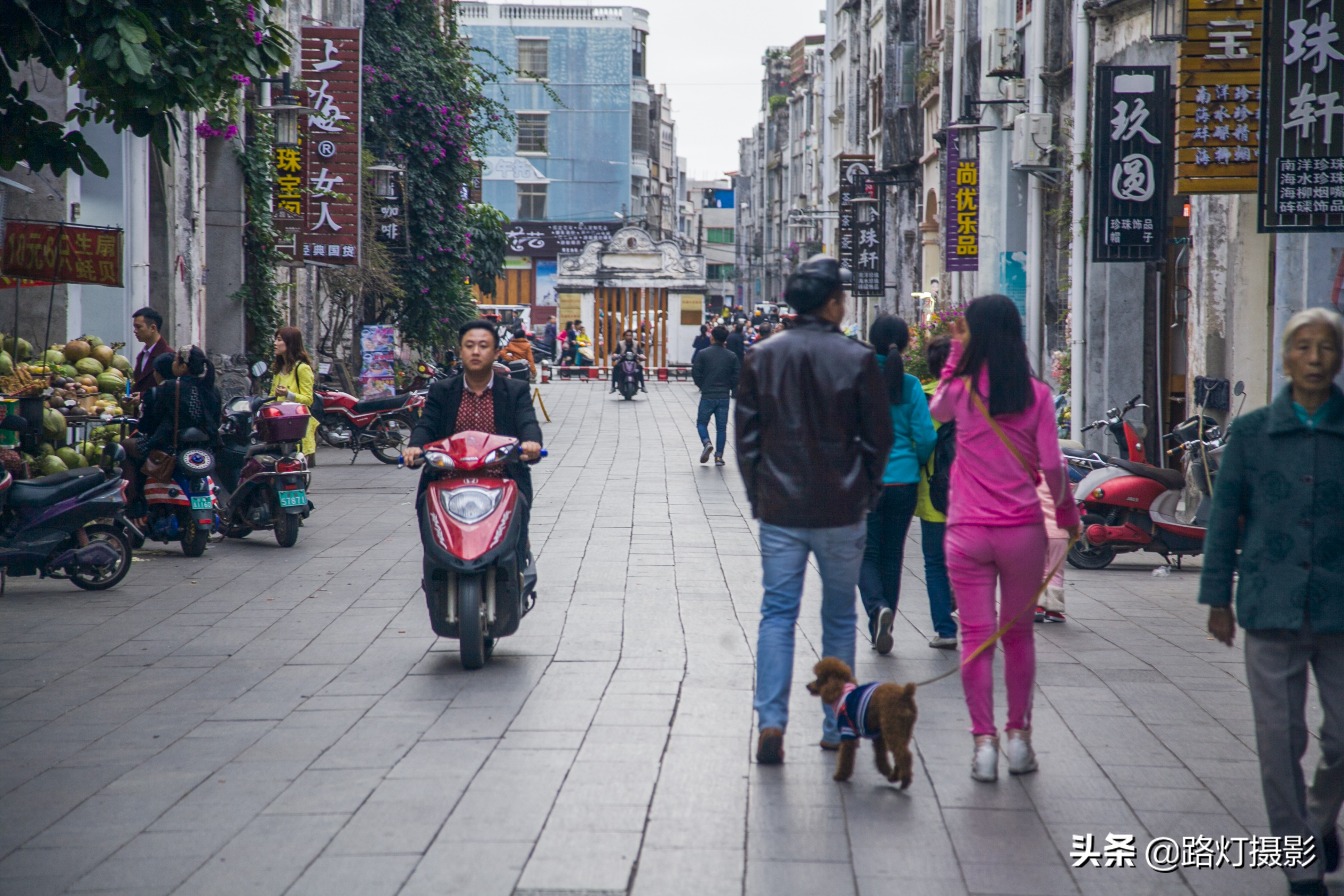 广西适合养老的2座城市，老街美食，大海沙滩，许多人已搬到这里