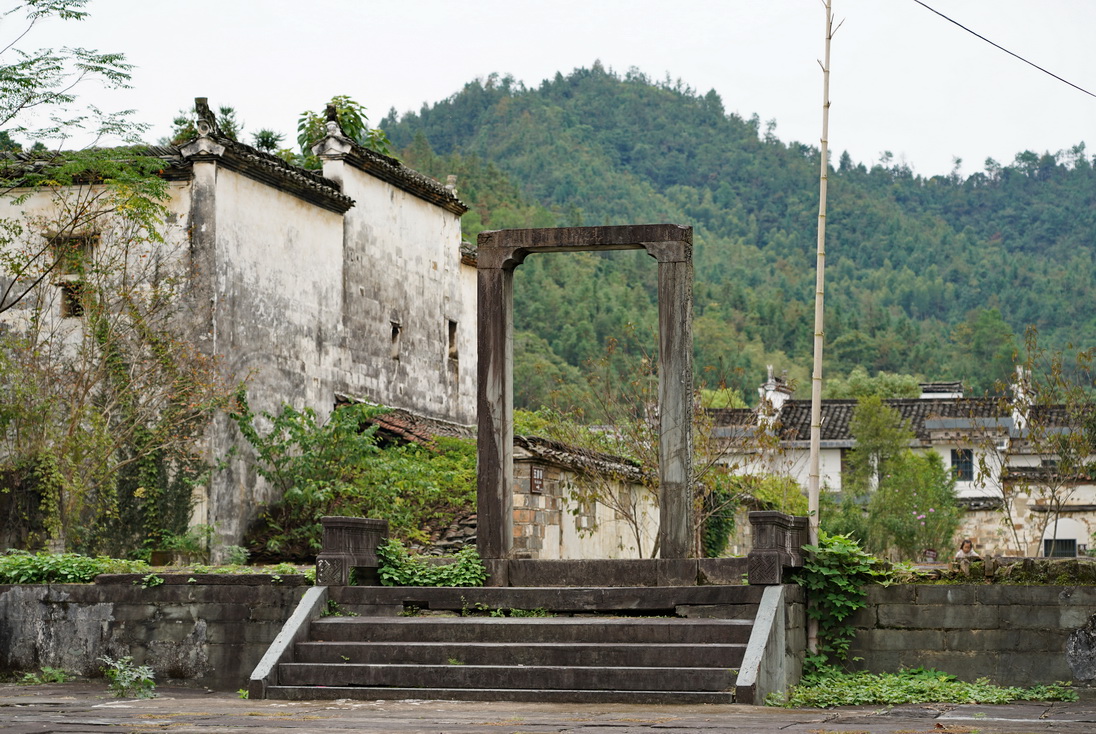 游江西婺源：一个叫漳村的地方，一条清澈的溪水，一部追过的电影