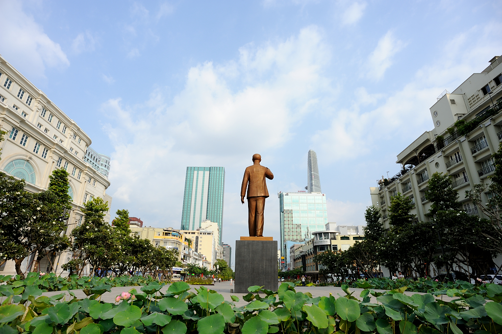 越南第一大城市，被誉为“东方巴黎”，地位与中国上海相当