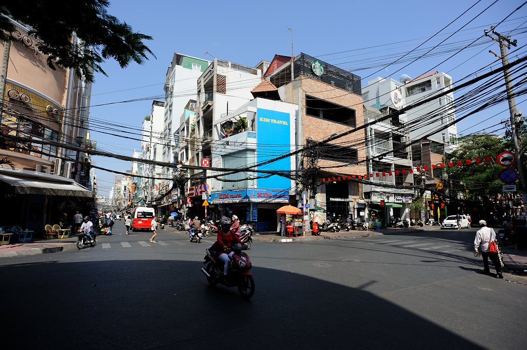 越南第一大城市，被誉为“东方巴黎”，地位与中国上海相当