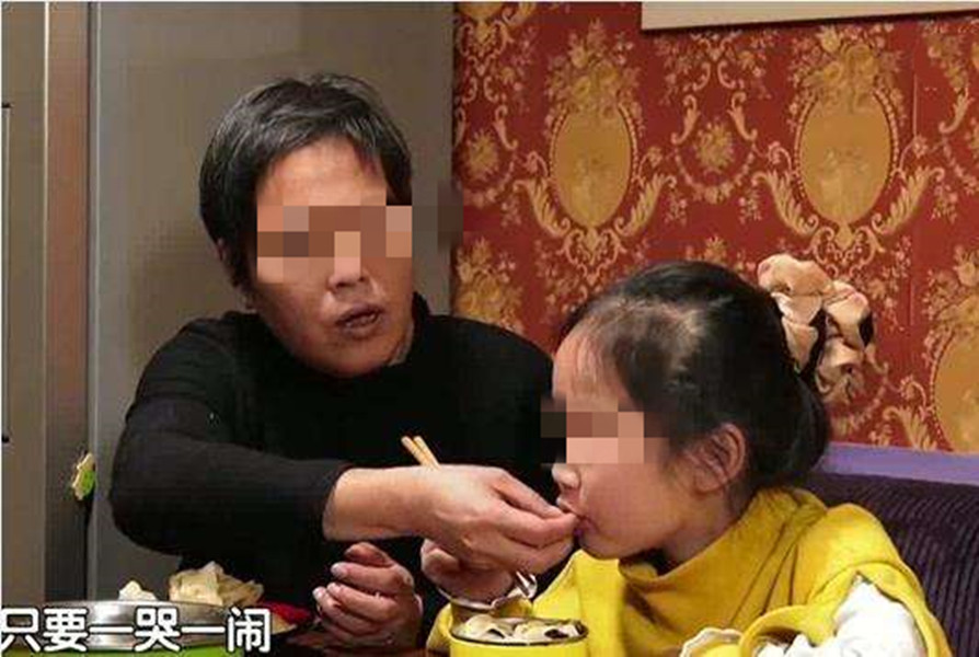 孩子撒泼打滚已经不管用了，90后父母育儿观：都是我们玩剩下的