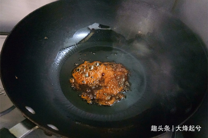 家宴重磅菜红烧蹄膀，皮糯肉酥入口即化，学会春节露一手