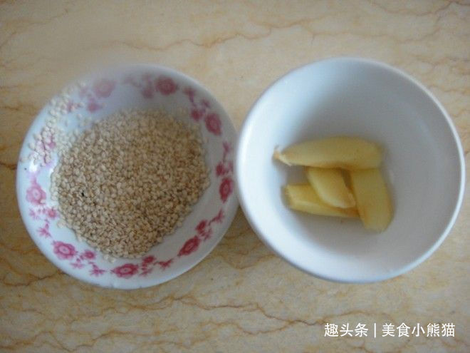 金牌手撕鸭制作第2步