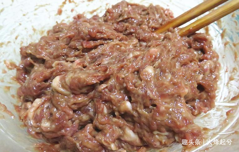 做韭菜猪肉馅饺子，记住“4要点”，韭菜不出水，饺子鲜香味道好