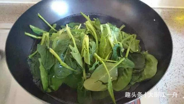 才知道这4种蔬菜自带“毒素”，需要焯水后才能吃，赶快告诉家人