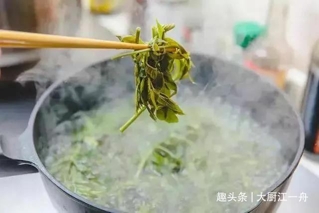 才知道这4种蔬菜自带“毒素”，需要焯水后才能吃，赶快告诉家人