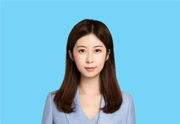 90后美女基金经理引热议：上任10天亏损20% 浮亏10亿